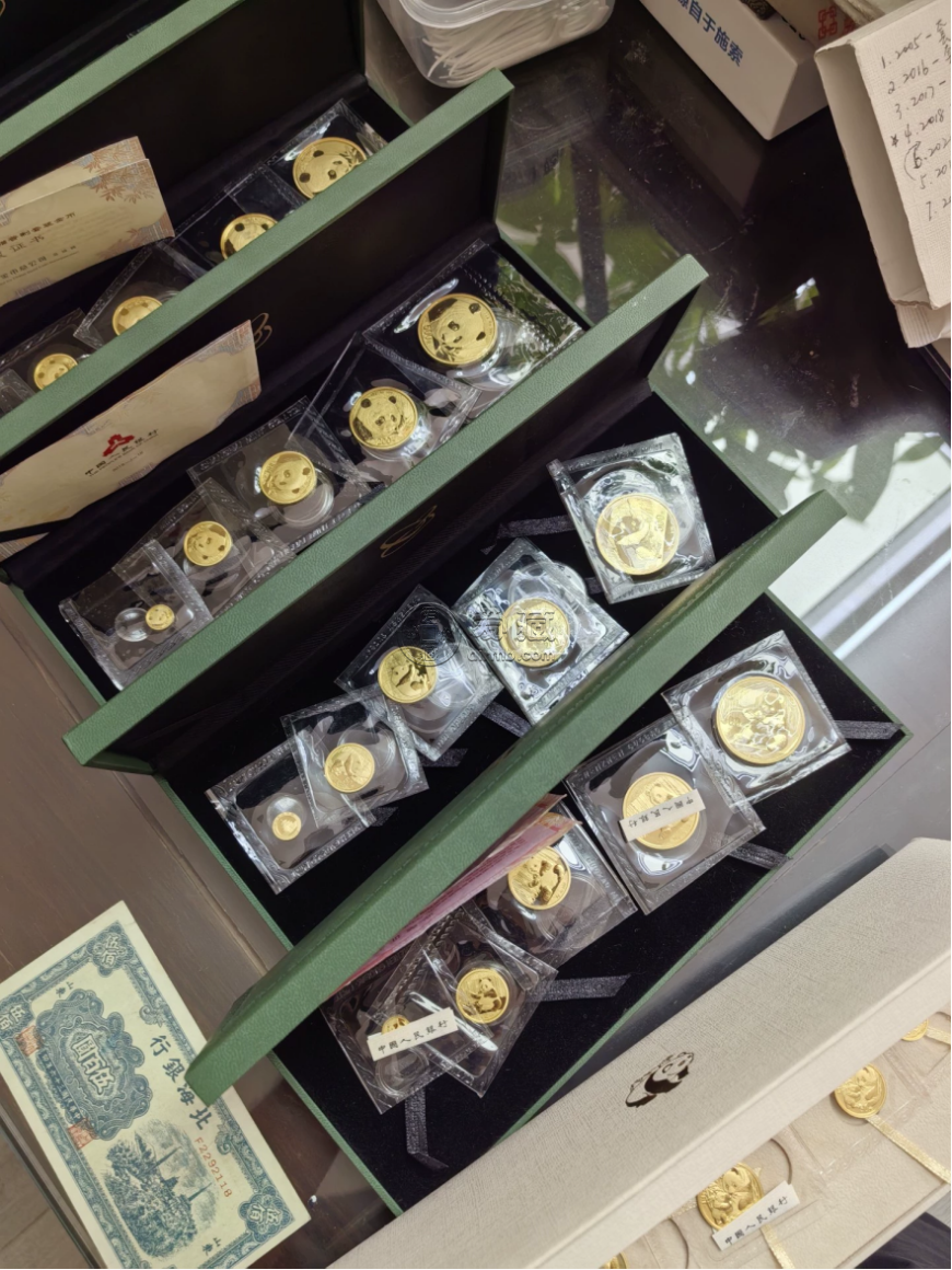 2017年熊猫金币回收价目表  熊猫金币回收电话