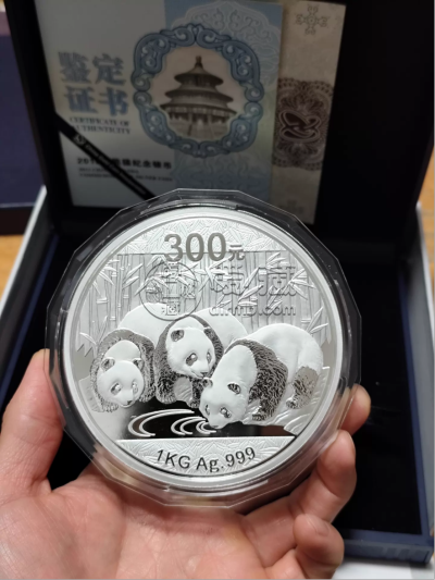 2013年熊猫银币价格  2013年熊猫银币正规回收渠道及电话