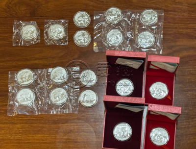 2005年熊猫银币回收公司 熊猫<a href='http://www.airmb.com/jinyinbi/' target='_blank'><u>金银币</u></a>回收渠道 2005年熊猫银币回收公司 熊猫金银币回收渠道