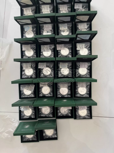 2001年熊猫银币回收公司 熊猫金银币回收电话