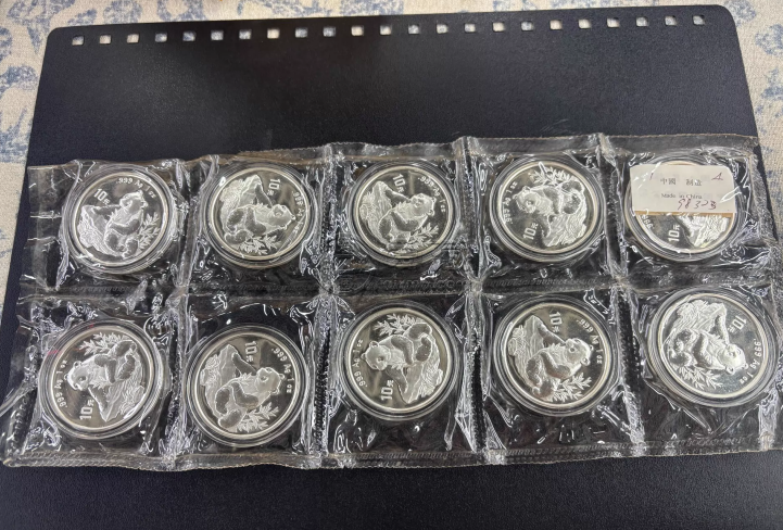 1997年熊猫银币回收公司 熊猫金银币哪里回收