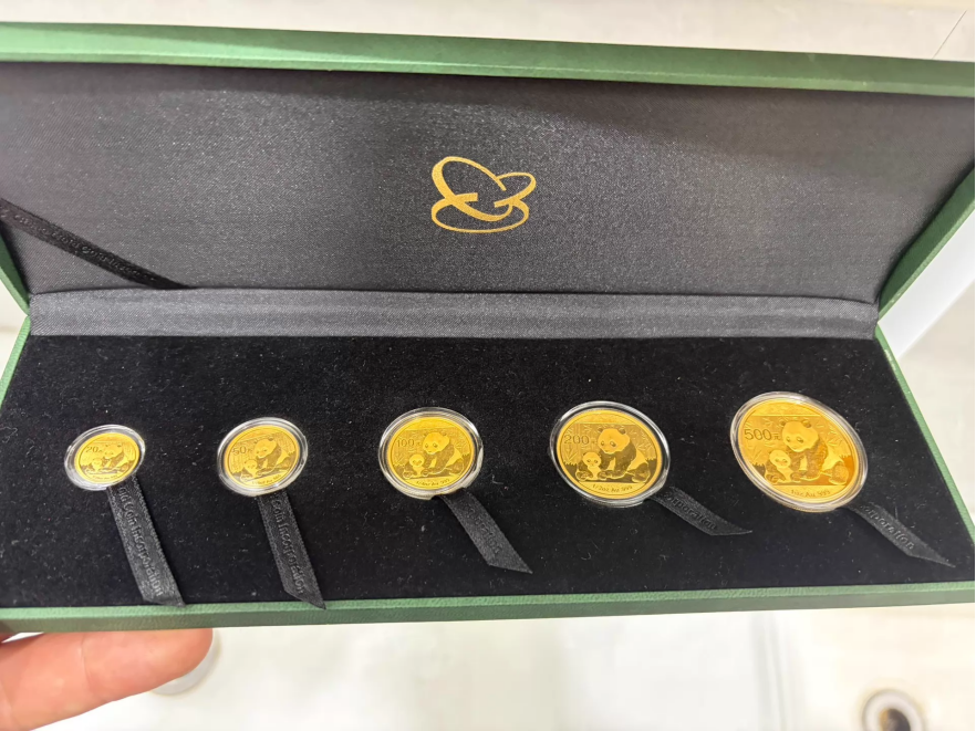 2012年熊猫金币值多少钱 熊猫金币最新回收报价与行情分析（附正规回收渠道）