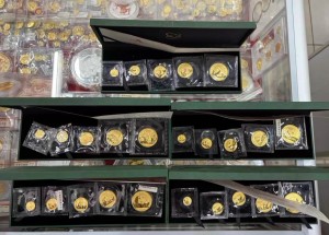 2000年8边红楼梦第1组迎春吟诗彩银币回收价格及渠道