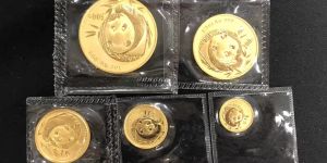 中国海军首艘航母辽宁舰金币价格与收藏价值