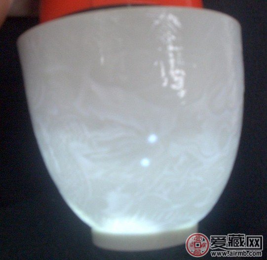 明永乐甜白釉双龙纹杯
