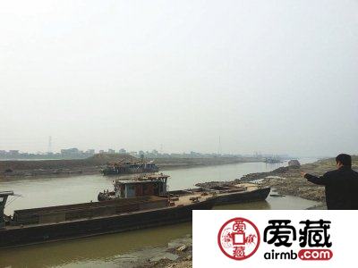 江边现古假币，引“假币厂”热议