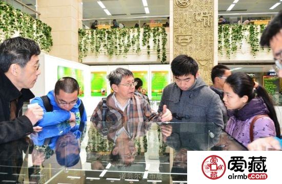 上海图书馆开办诺贝尔奖钱币展