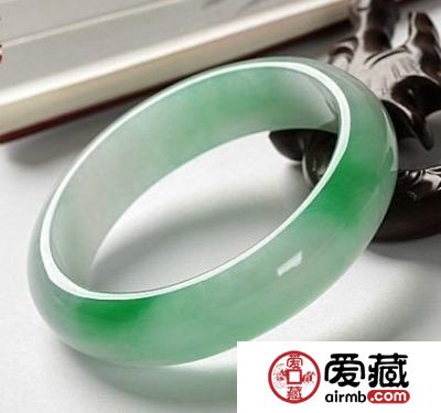 平洲好玉镯高价难寻