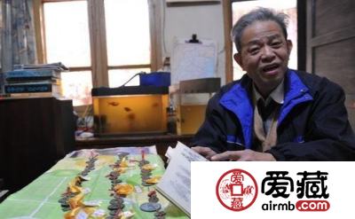 古稀老人15年收藏180枚古钱币