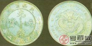 从两款特殊法币中看中国银元
