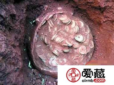 海口村民挖出130斤宋代钱币 专家称还没装钱陶罐值钱