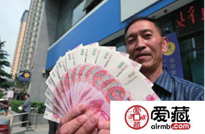 男子从ATM取出几千元，幸运发现12张“豹子号”百元大钞