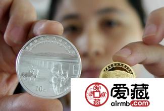 青藏铁路金银纪念币之赏析