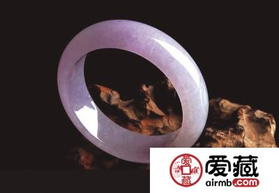 翡翠收藏价值要看“色相”