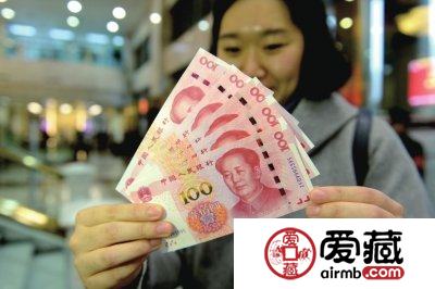 百元新钞投放市民一口气换两万 专家：收藏价值不大
