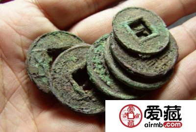 村民家中挖出918斤古钱币 当场惊呆报警