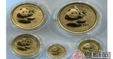 2000年熊猫金币套装为藏家普遍看好