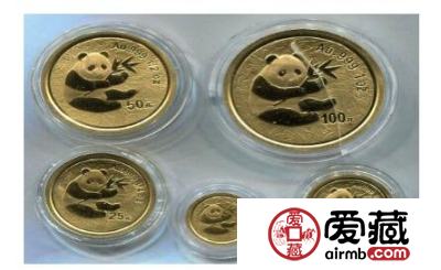 2000年熊猫金币套装为藏家普遍看好