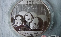 热而暖人的2001年熊猫金币套装