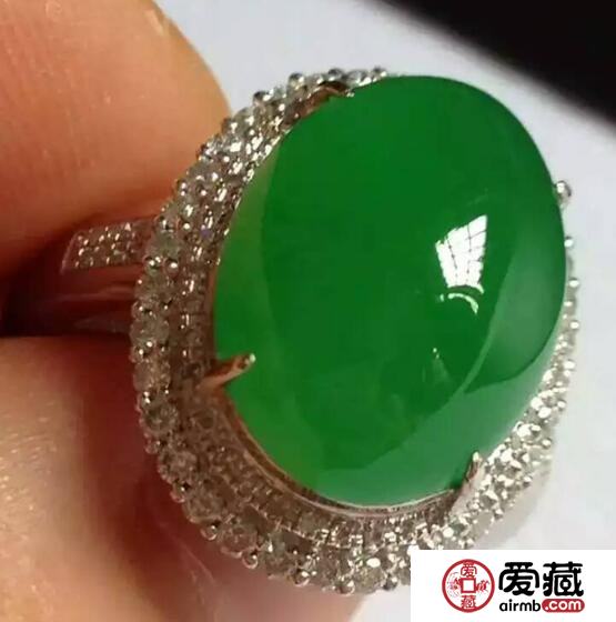 帝王綠翡翠戒面的價(jià)格