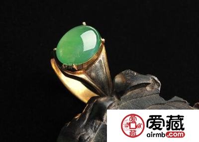 翡翠帝王绿价格远远比黄金的价格高一略