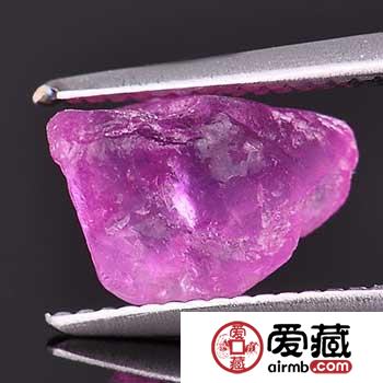 粉色蓝宝石