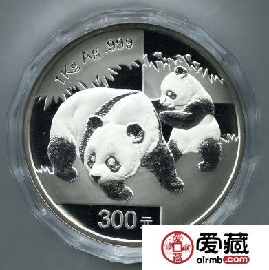 2008年熊猫金币套装价格