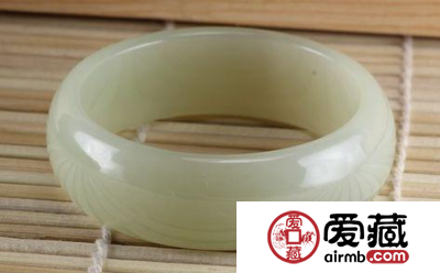 和田玉山料籽料是国内最受欢迎和田玉材料之一