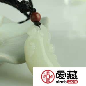 和田玉吊坠