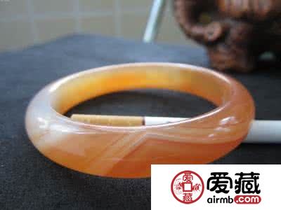 玉髓手镯品质不一 市场价格差别大