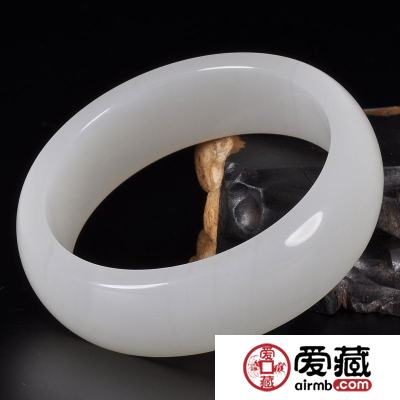 白玉手镯一般在购买的时候需要注意什么?