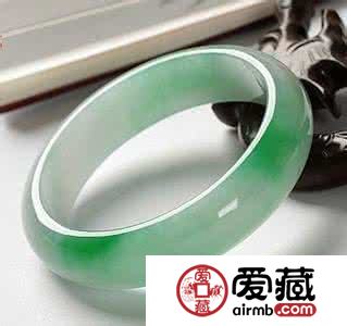 新买的翡翠玉镯戴前怎么保养