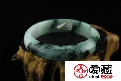 翡翠手镯a货是什么意思，值得购买吗