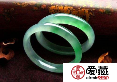 翡翠手镯的保养方法有哪些
