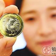 今年的鸡年纪念币竟然“破发”了