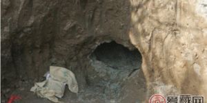 男子深山山洞发现大量古钱币