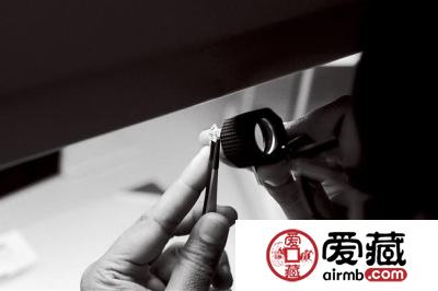 30分裸钻是否比成品钻戒价格低？
