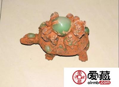戏精深圳街头飙戏卖古董，6000元的玉龟竟是…