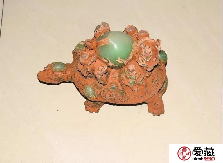 戏精深圳街头飙戏卖古董，6000元的玉龟竟是…