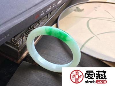 怎样鉴别翡翠手镯