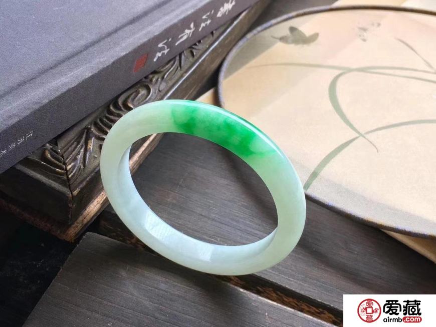 怎样鉴别翡翠手镯