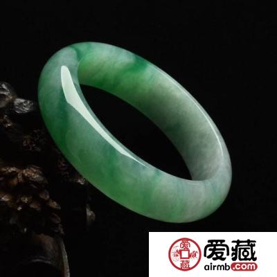 女人为什么要戴玉镯，好处太多了?