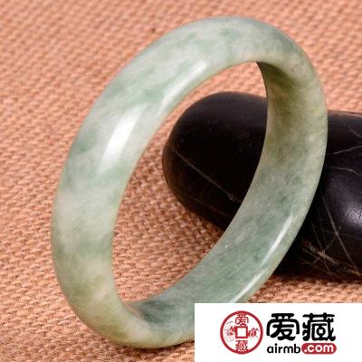 你知道蓝田玉手镯有哪些种类吗?