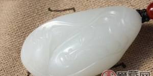 我們?cè)撊绾伪ｐB(yǎng)和田玉掛件呢?
