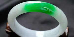 翡翠如何保养?翡翠水洗可以吗?