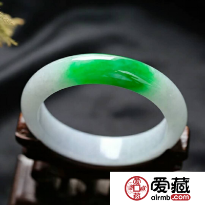 翡翠如何保养?翡翠水洗可以吗?