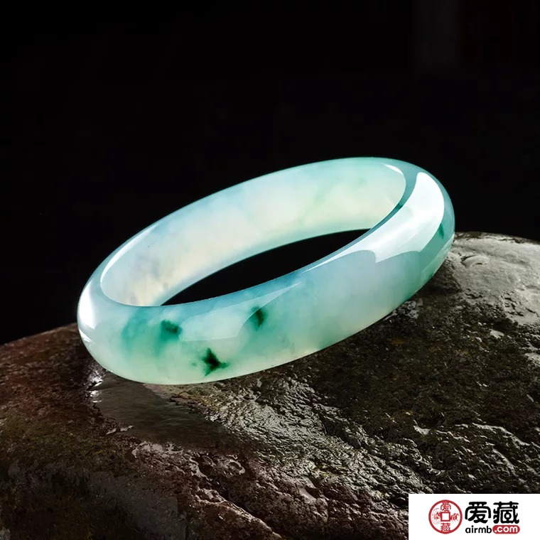 冰種翡翠跟冰糯種翡翠區(qū)別有哪些