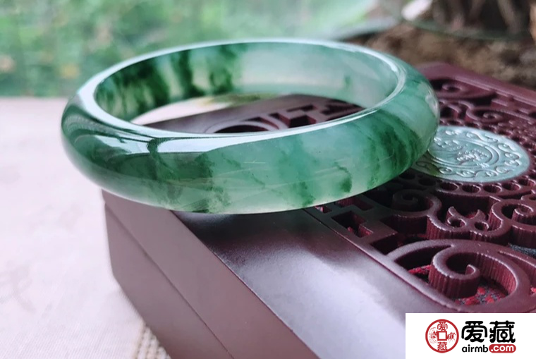 翡翠佩戴與保養(yǎng)需要注意什么問題?翡翠保養(yǎng)注意事項(xiàng)