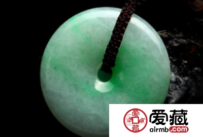 如何挑选翡翠挂件？挑选翡翠挂件四大技巧