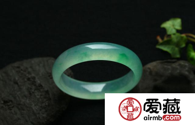 为什么翡翠会越戴越活？